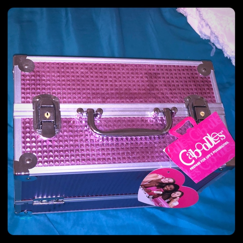 New makeup case/carrier caboodle pink